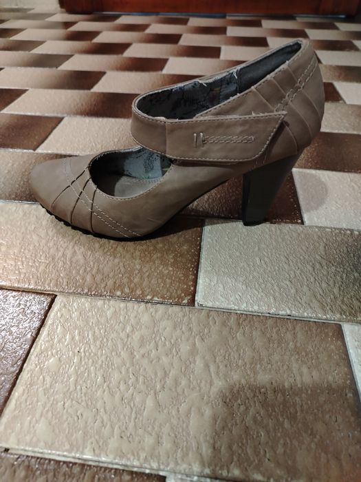 Дамски обувки с ток