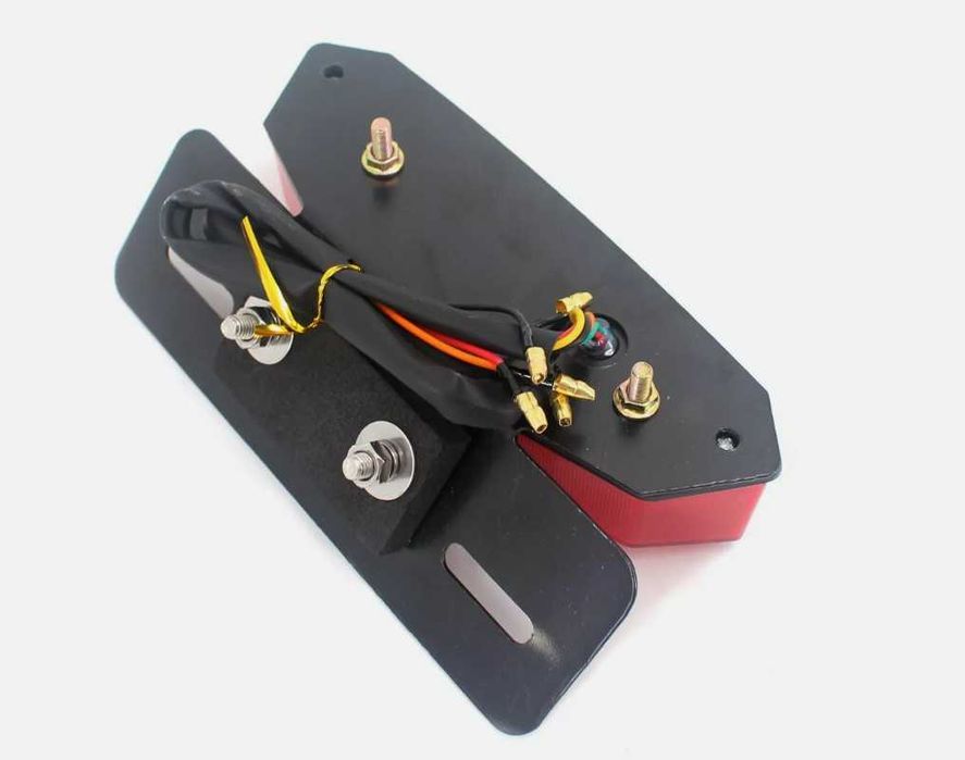 LED Стоп диоден за мотоциклет с вградени мигачи и стойка за номер.