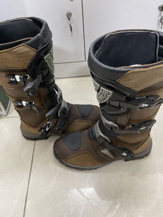 Продам мотоботинки Forma