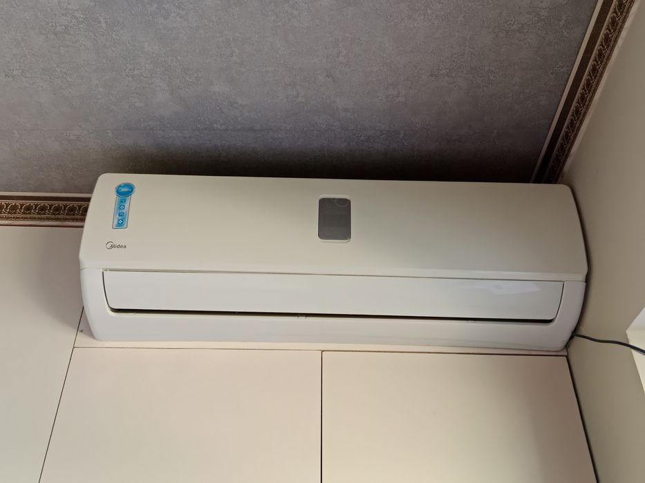 Sotiladi 24 talo konditsioner Midea