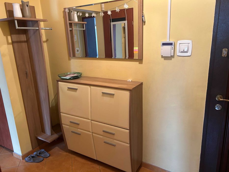 Mobilier & electrocasnice – pachet complet SAU pe bucăți (pantofar, cuier, bucătărie, TV, canapea, masă)