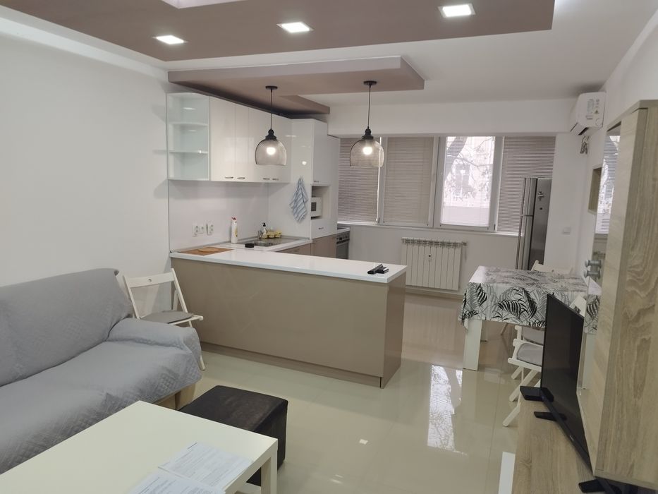 Дава се под наем Двустаен апартамент в Козлодуй - 70 кв.м за 331.5 € - Снимка #1