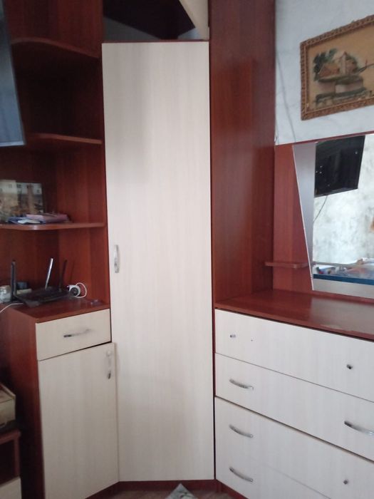 Продам шкаф угловой