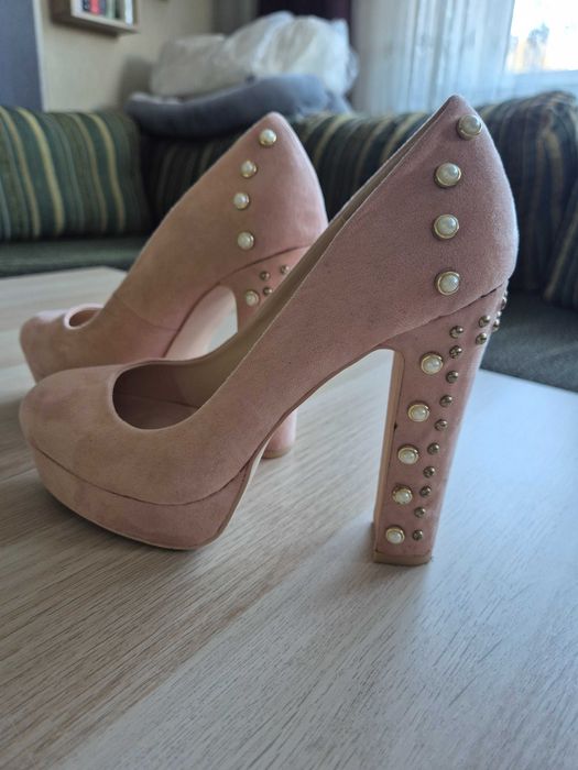 Дамски елегантни обувки на висок ток