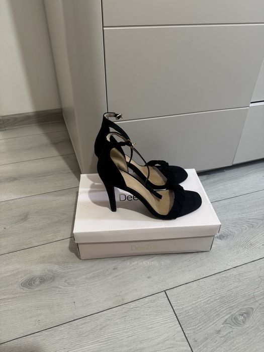 Sandale negre marimea 39