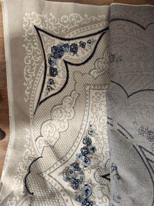 Продаётся натуральная ковёр.