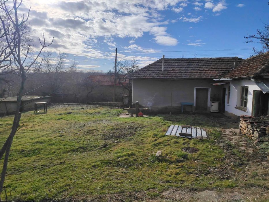 Продава се Къща в с. Пелишат, Област Плевен - 178 кв.м за 96 €/кв.м - Снимка #2