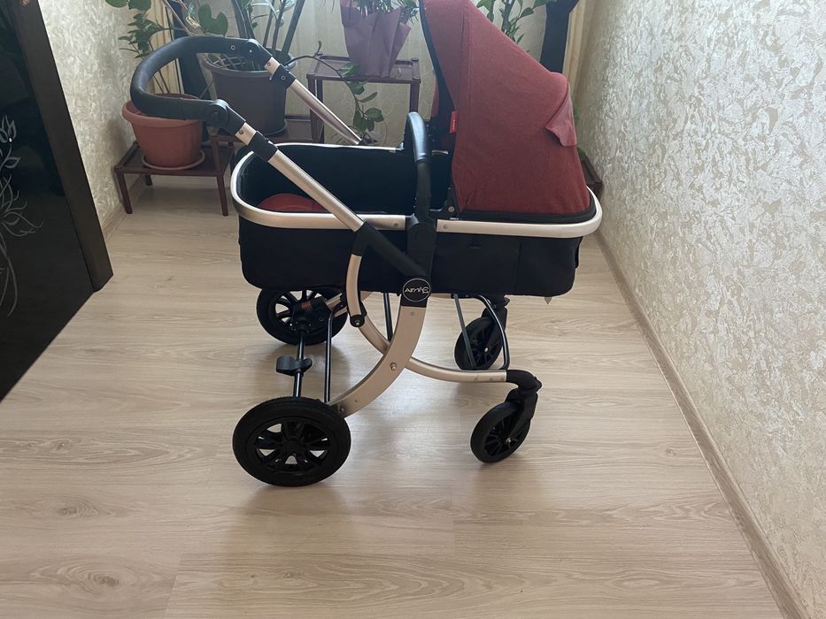 Манеж, коляска, ходунок и качалка продаются