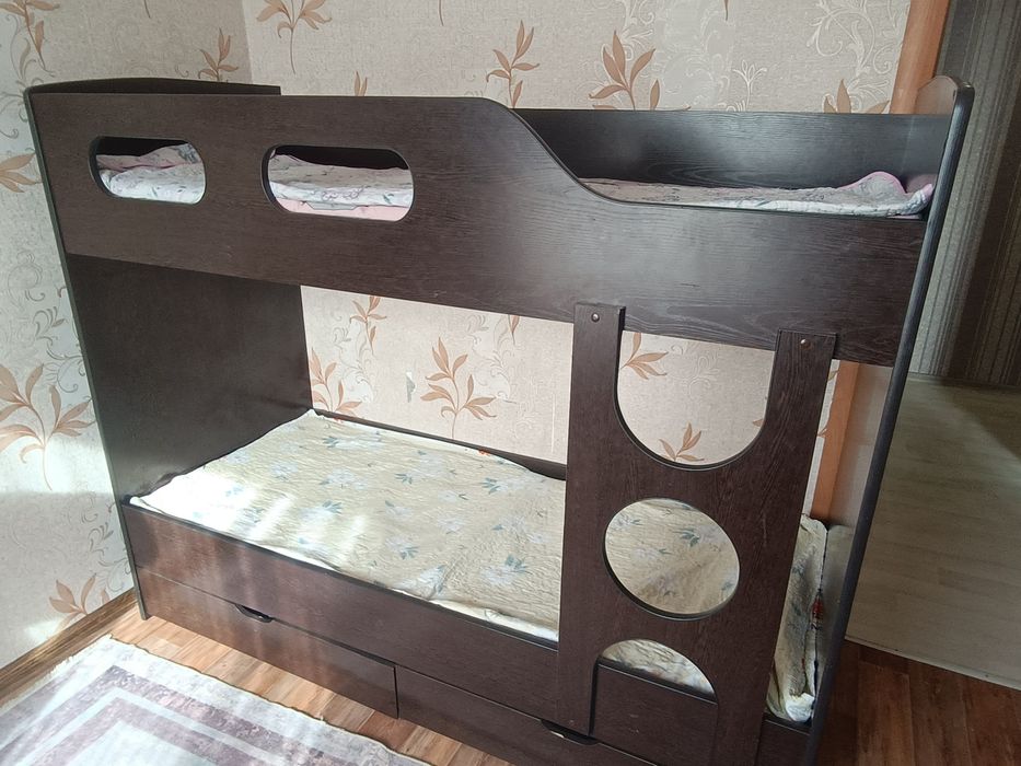 Кровать двухъярусная