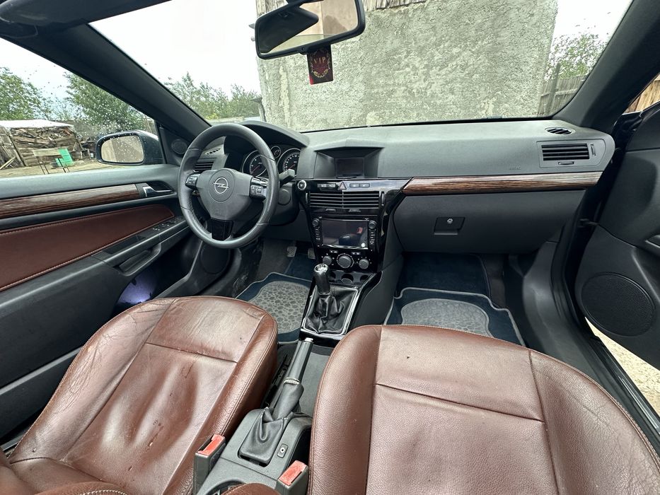 Opel Astra H TwinTop 1.9 CDTI 140 cp