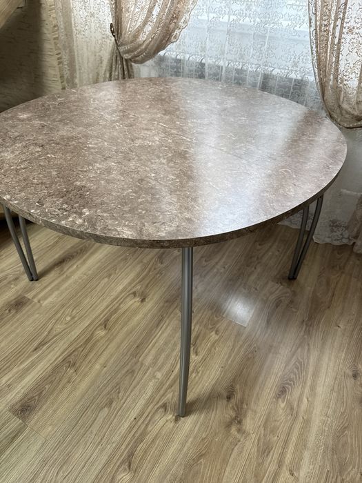 Продам кухонный стол