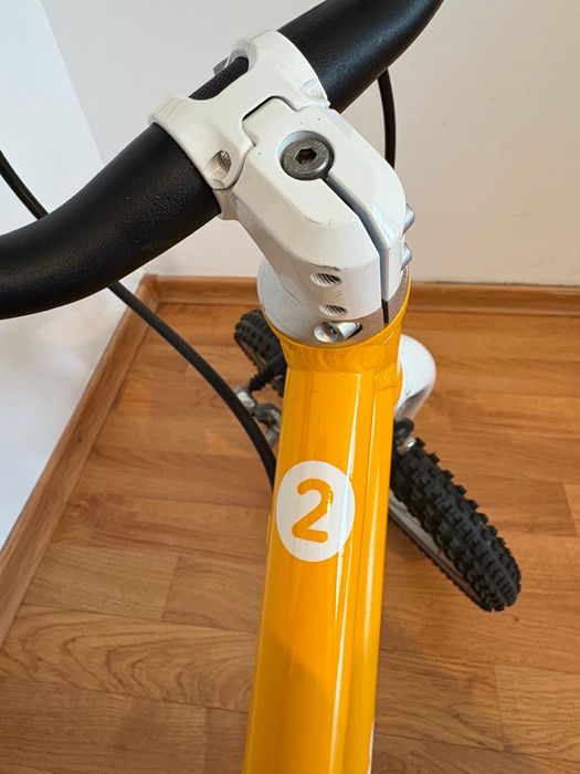 Bicicleta Woom 2 galbena