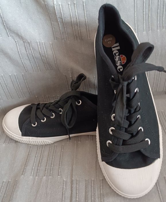 Nike оригинални маратонки номер 43,5