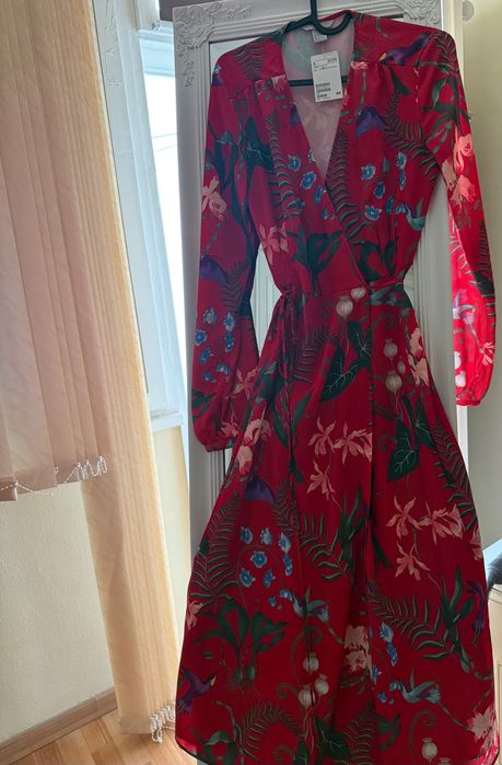 Рокля,прегърни ме модел, стилна и женствена , нова с етикет , H&M