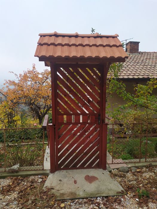 Метални и дървени врати