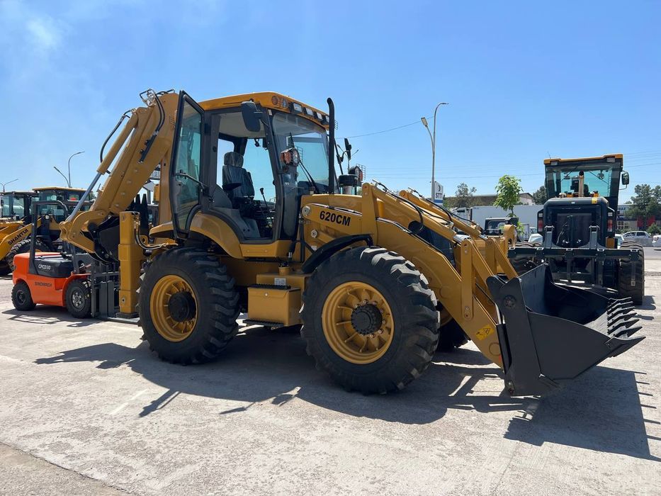 Екскаватор погрузчик Синомач