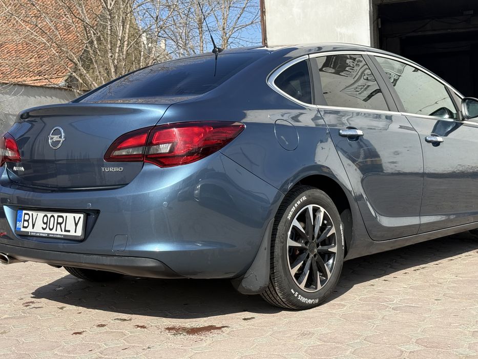 Opel Astra J - 1.4 turbo benzina