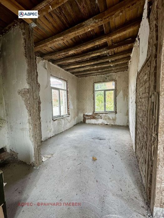 Къща в Ловеч, област-с.Гумощник площ 170 цена 55000