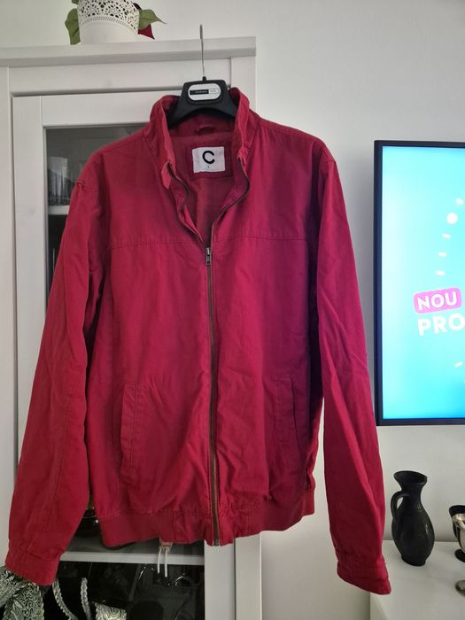 Geaca rosie Cubus, trench, vesta și windbreaker neon Bershka
