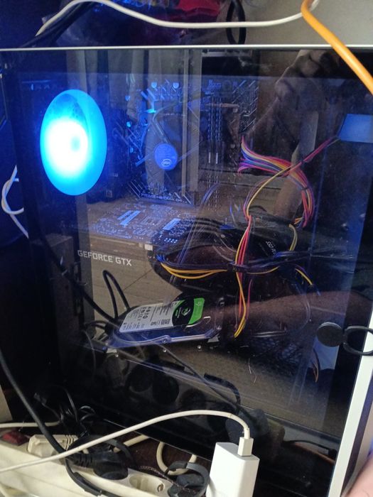 Vând PC i5 i5-11400 1660 ti 16gb ram