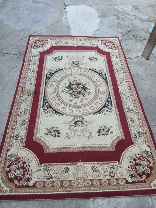 Гилам сотилади холати урта. Бутун ертилмаган