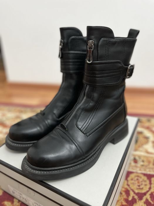 Продаю зимнии сапоги