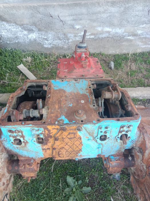 Buldozer va zapchaslari sotiladi yaxshi xolatda