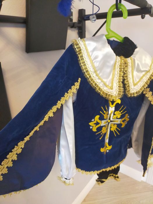 Детские  костюмы продам.