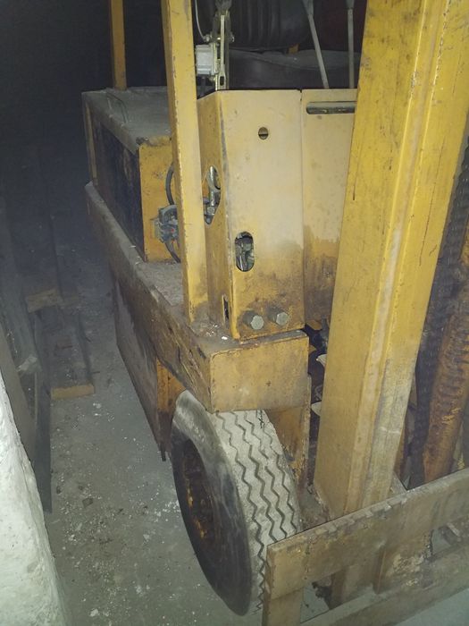 Электропогрущик  вилочный.