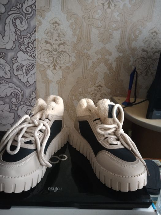 Продам зимние кроссовки