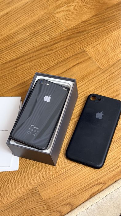 iPhone 8, 64 mg 100%