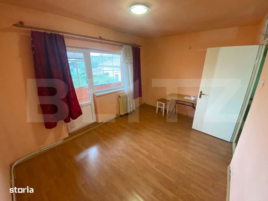 Apartament cu 4 camere, decomandat, 78 mp, 2 bai, et intermediar, Damb