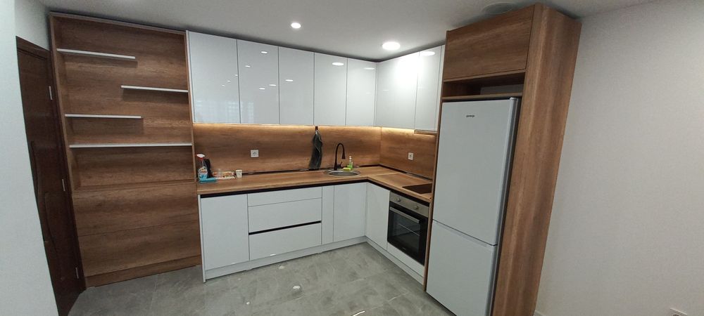 Дава се под наем Тристаен апартамент в Бургас, Изгрев - 65 кв.м за 510 € - Снимка #1