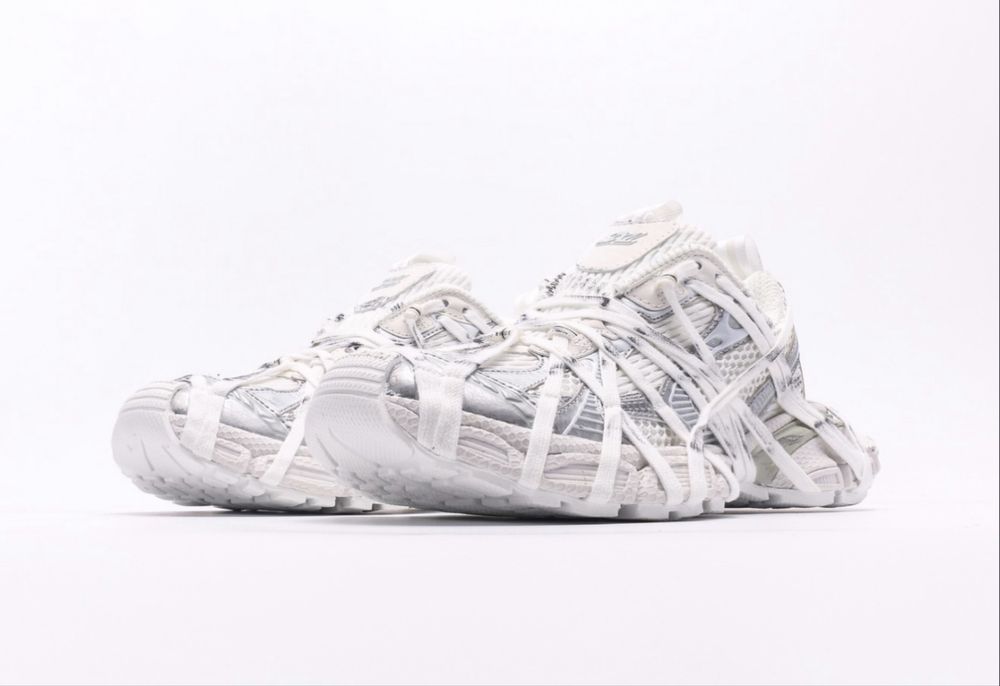 Модел на Balenciaga