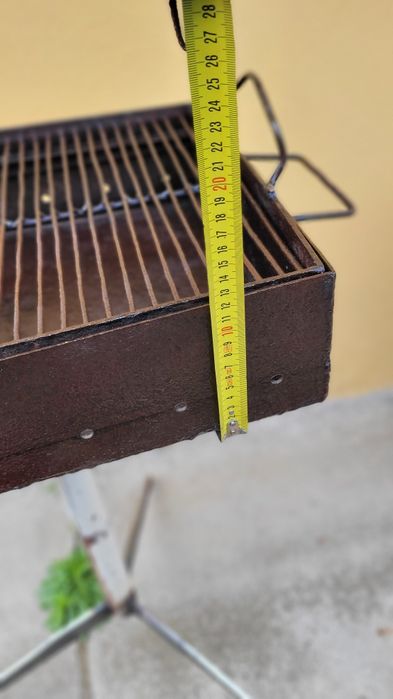 Gratar lucrat manual cu picior