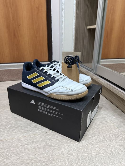 Футзалки adidas IG8762. Размер: 43 (UK 10)