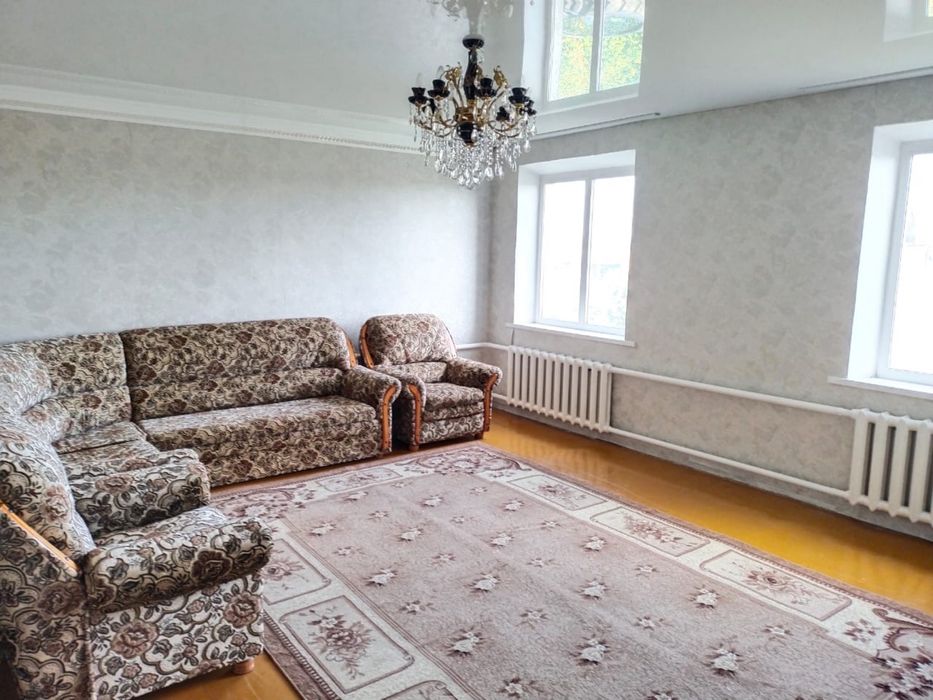 Диван угловой два крела в отличном состоянии доставка бесплатная