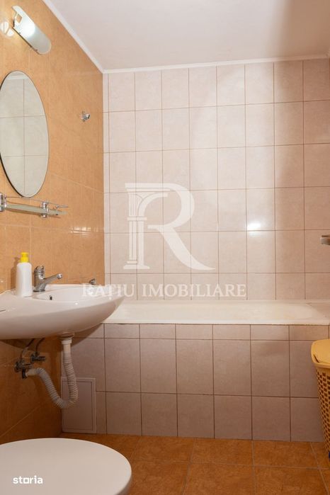 Apartament cu 3 camere | 2 băi | 2 balcoane | Strada Carpați | Oradea