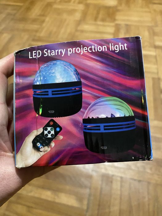 Proiector LED - jocuri de lumini pe tavan