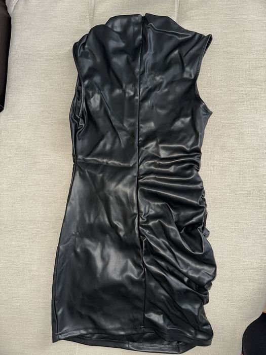 Черна кожена рокля