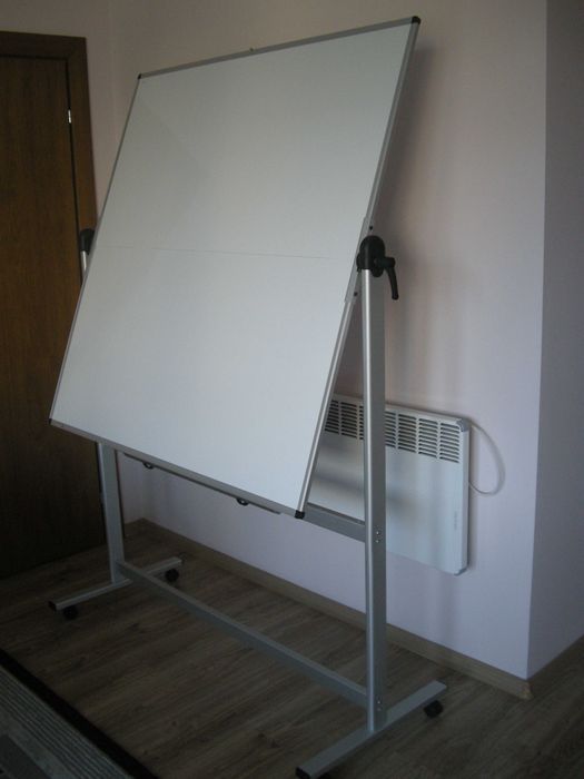 Бяла дъска със стойка Viz-Pro 120x120 cm двустранна