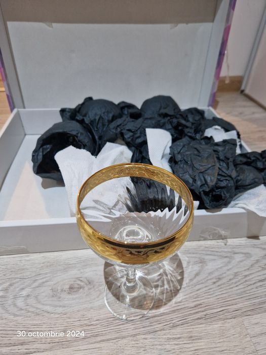 Pahare Royal Crystal cu margine aurie