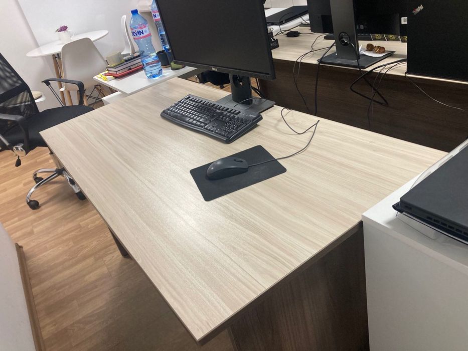 Офис бюра в перфектно състояние