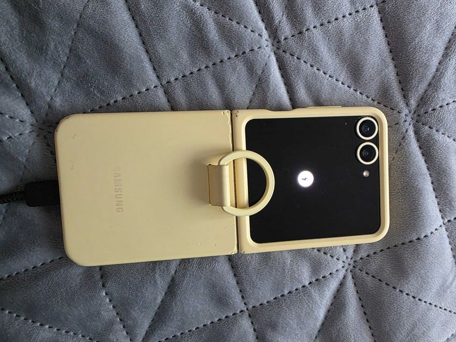 Samsung z flip 6 Gold Yellow