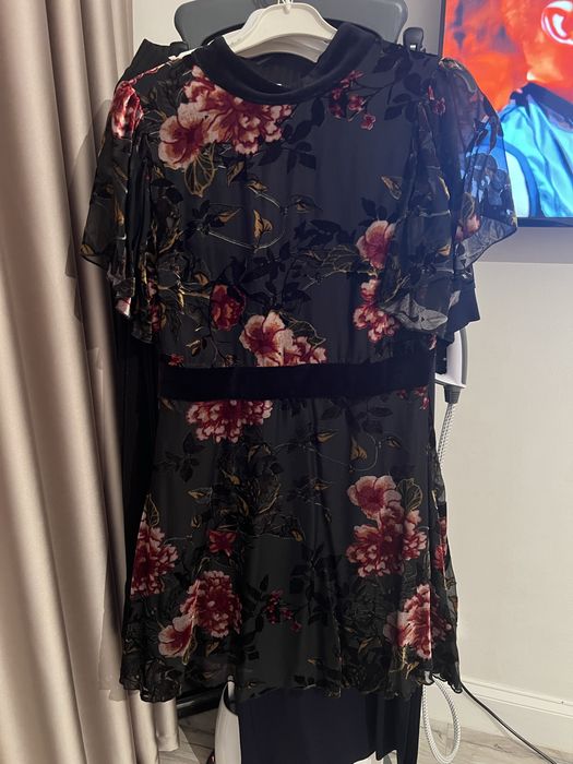 Очень красивое платье 9000