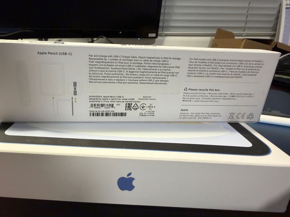 Продавам iPad MD4A4HC/A iPad Wi-Fi 128GB Blue + Apple Pencil