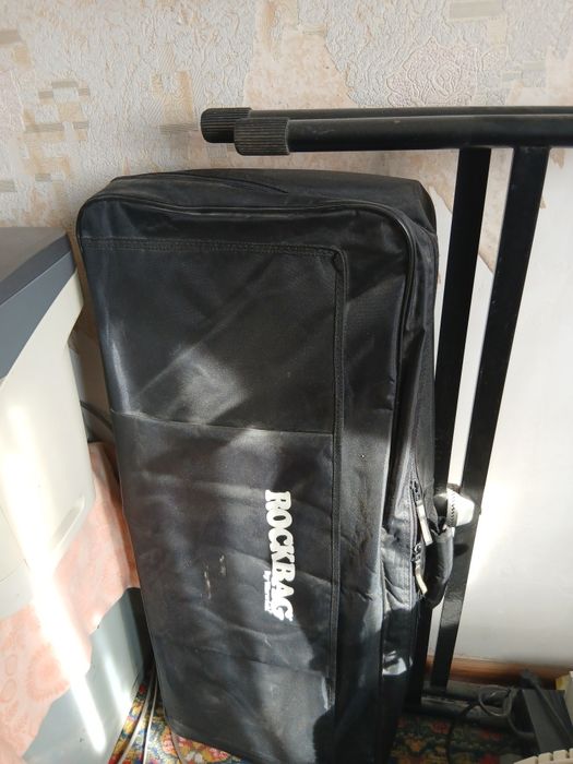 Продам синтезатор Yamaha.