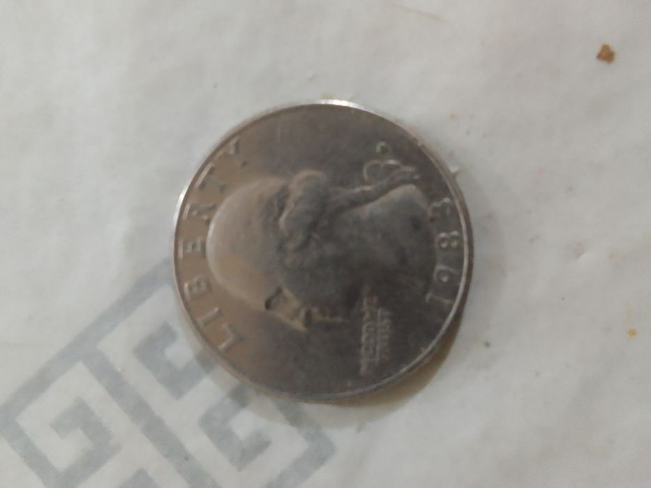 Продам недорого манеты