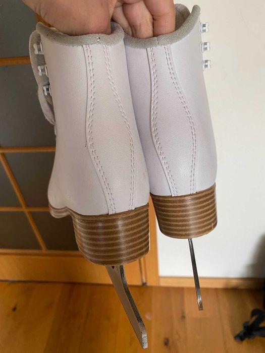 Кънки за фигурно пързаляне