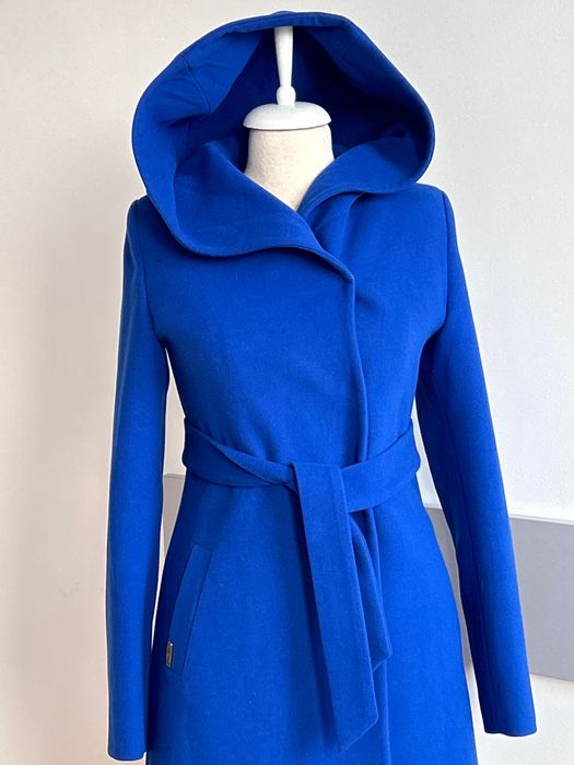 Разкошно палто с голяма качулка в кралско синьо Намалено !